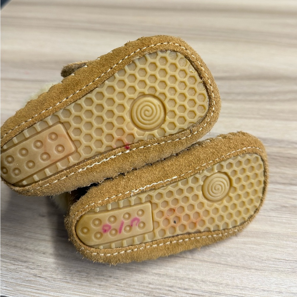 Toddler Fur Lined Suede Leather Moccasins With rubber Sole - Picture 5 of 6